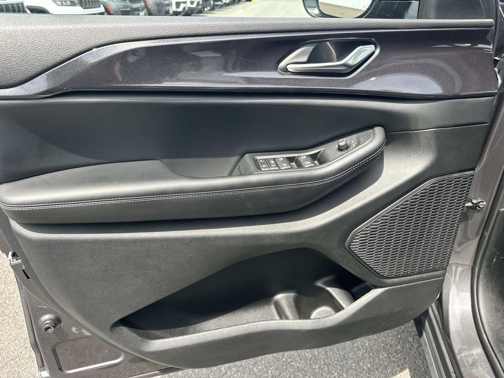 Used 2023 Gray Jeep Altitude X image 17