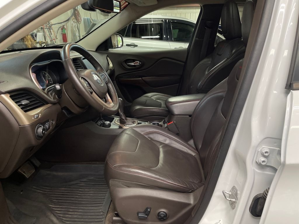 Used 2014 White Jeep Trailhawk image 14