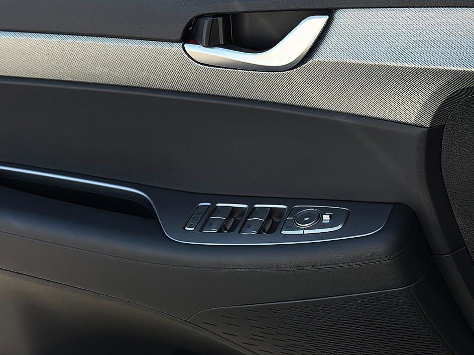 Used 2025 Hyper White Hyundai XRT image 18