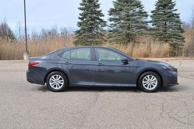 Used 2025  Toyota LE image 2
