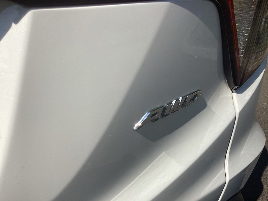 Used 2022 White Honda EX image 11