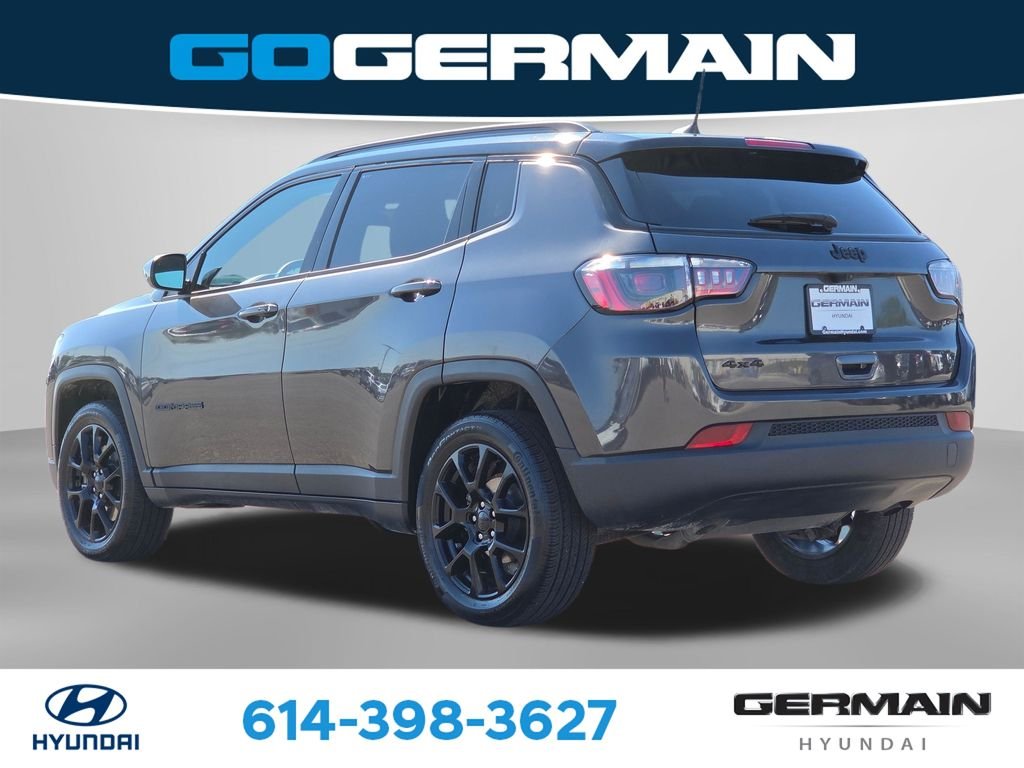 Used 2023 Gray Jeep Latitude image 10