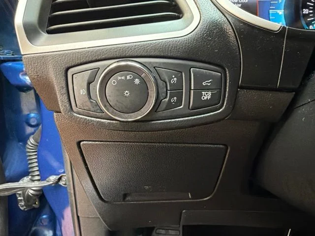 Used 2020 Atlas Blue Metallic Ford SEL image 23