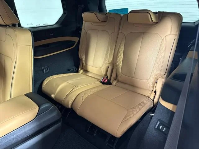 New 2026 Bright White Clear-Coat Exterior Paint Jeep Summit image 16