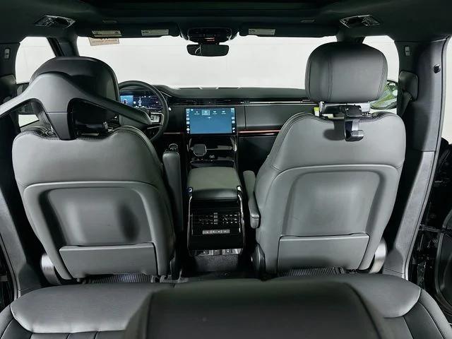 New 2026 Black Land Rover Dynamic SE image 23