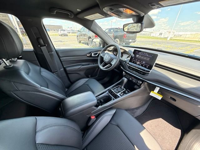 New 2026 Hydro Blue Pearlcoat Jeep Latitude image 20