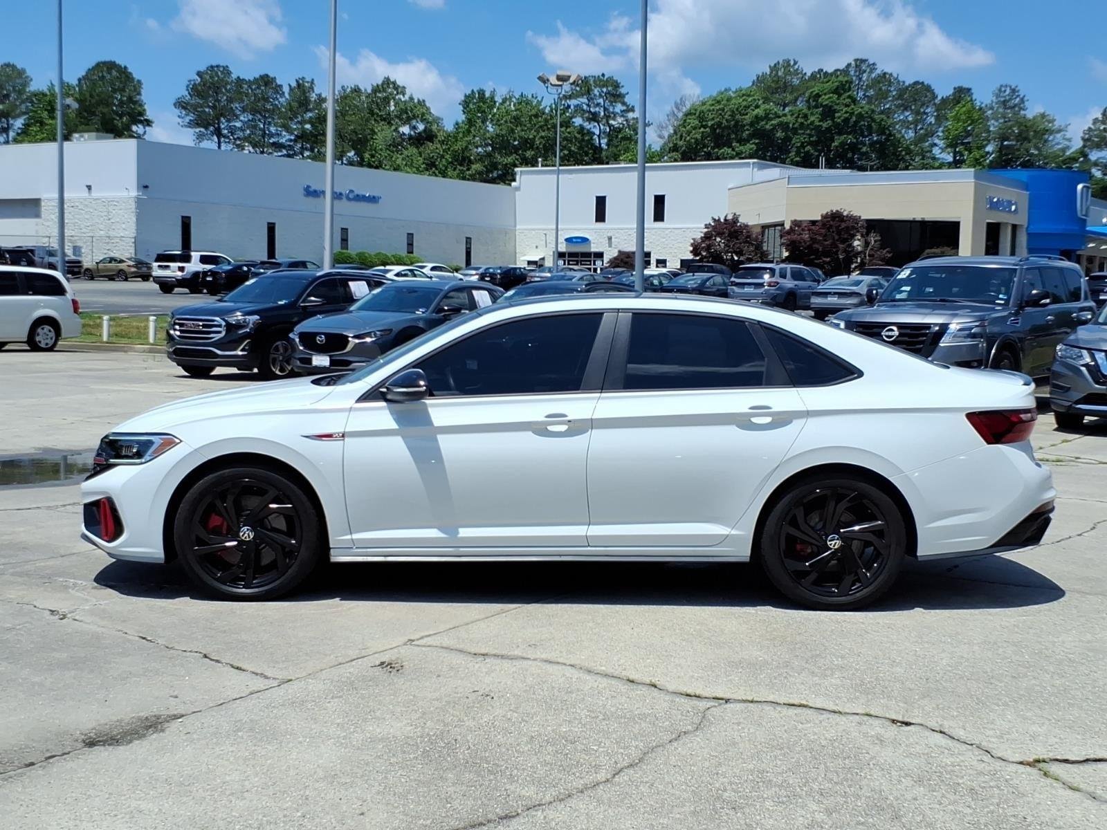 Used 2024 Pure White Volkswagen Autobahn image 3
