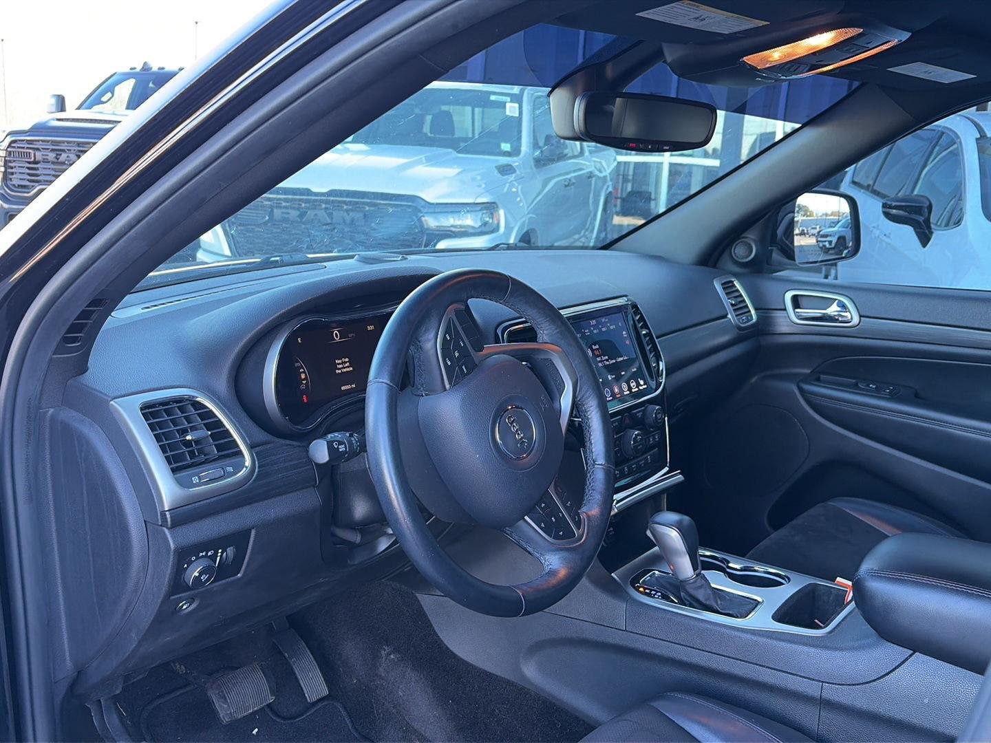 Used 2019 Diamond Black Crystal Pearlcoat Jeep Altitude image 5
