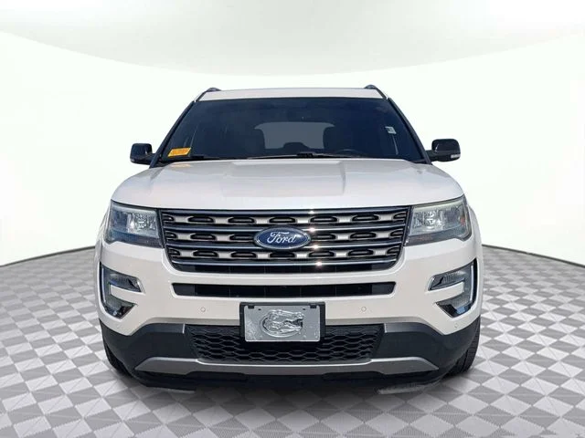 Used 2017 White Ford XLT image 7
