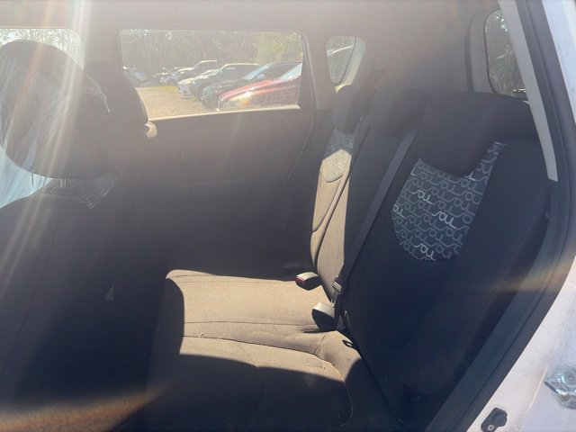 Used 2010 White Kia Plus image 21