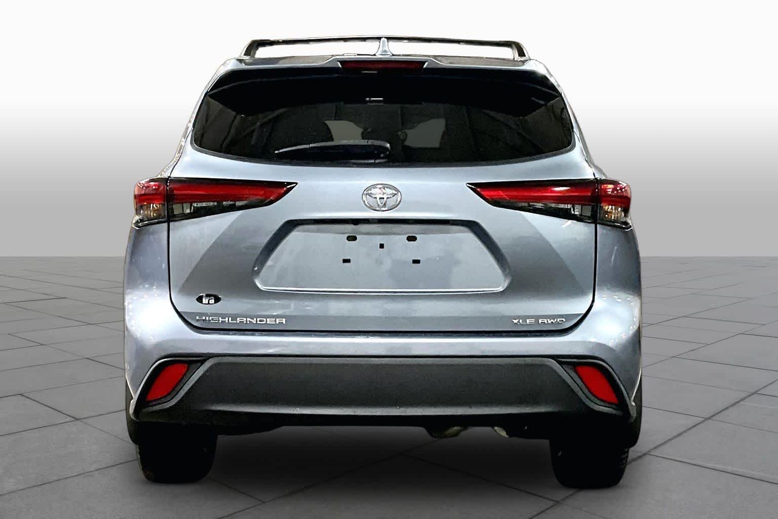 Pre-Owned 2022 Toyota Highlander XLE