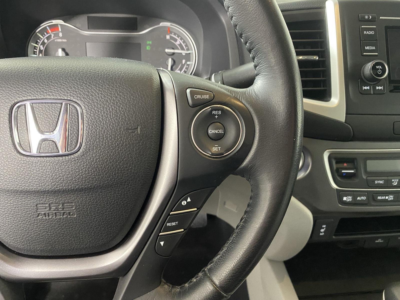 Used 2019 Forest Mist Metallic Honda RTL image 18