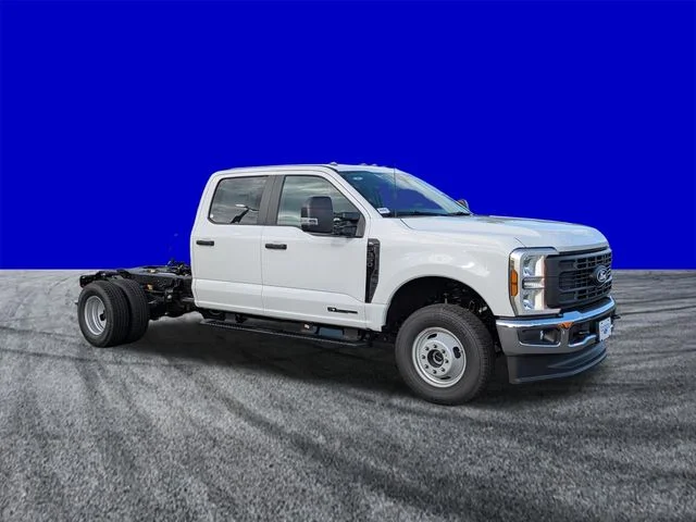 New 2027 Oxford White Ford F-350® XL image 2