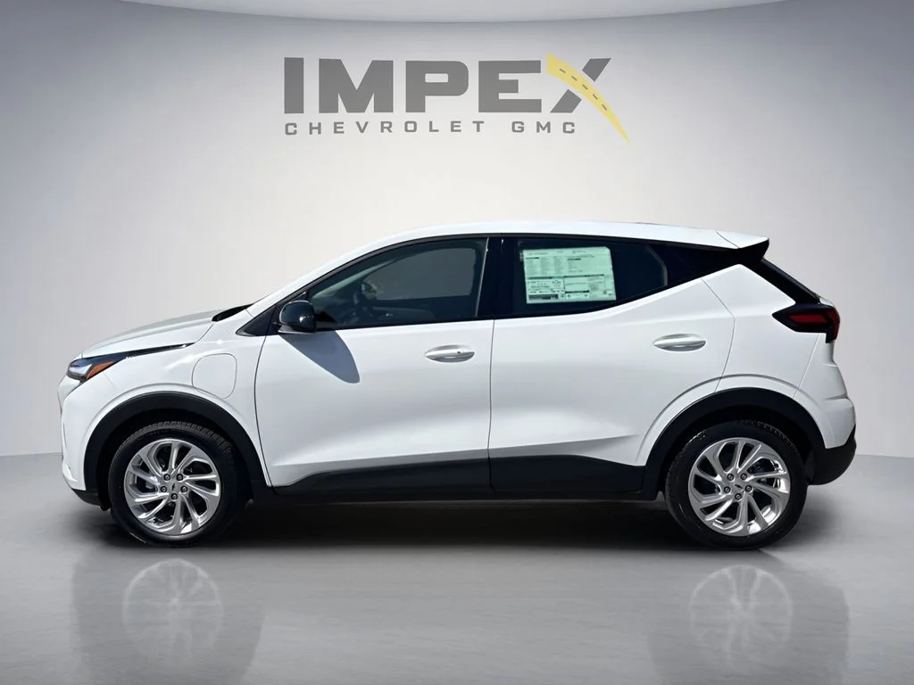 New 2027 White Chevrolet LT image 2