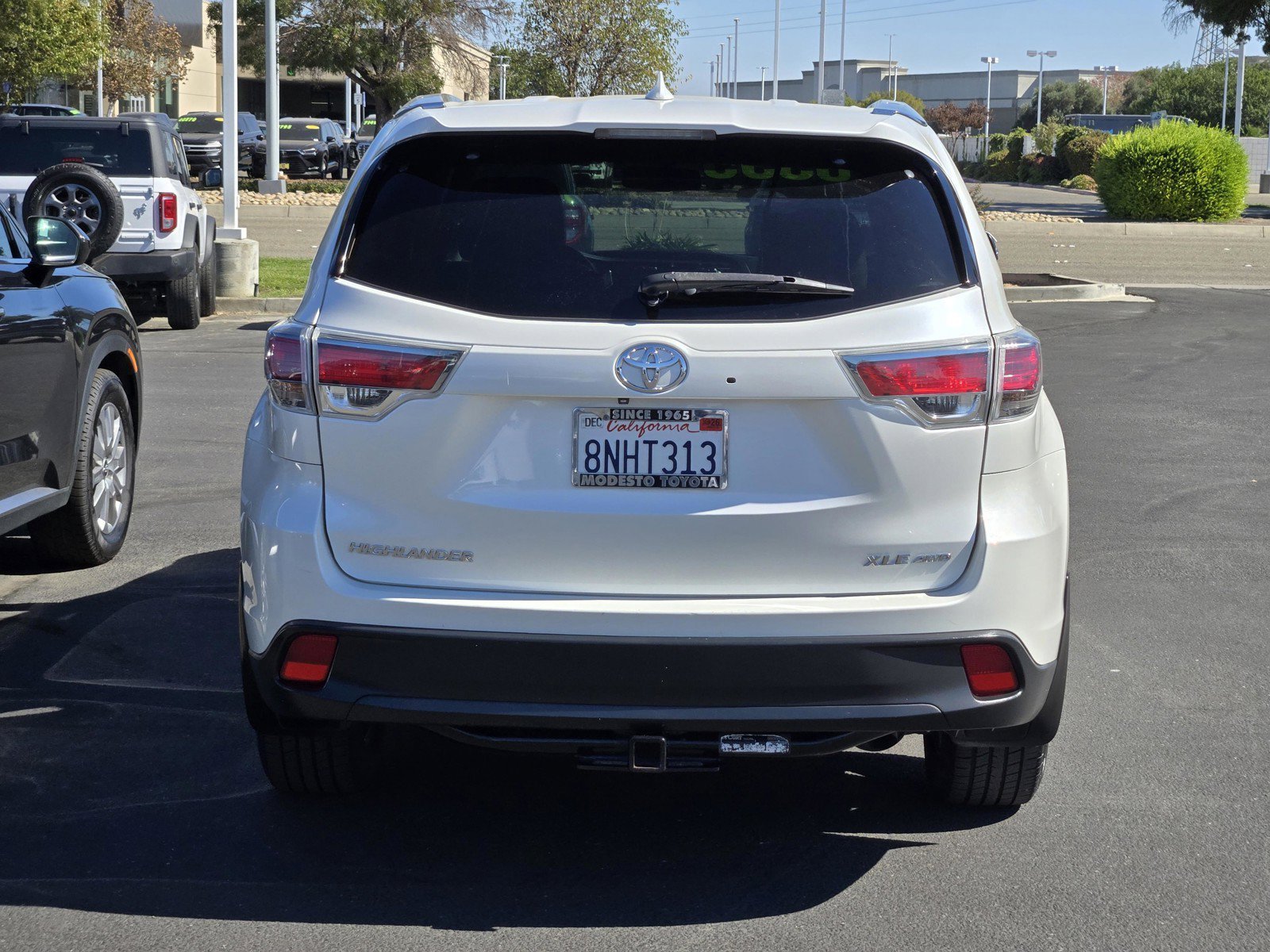 Used 2016 White Toyota XLE image 5