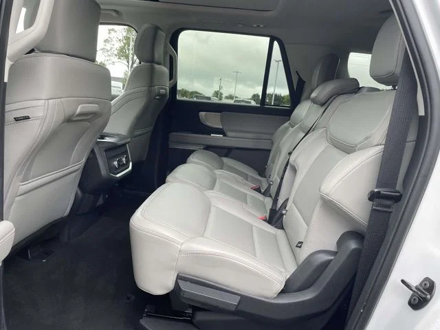 Used 2025 Oxford White Ford Active image 12