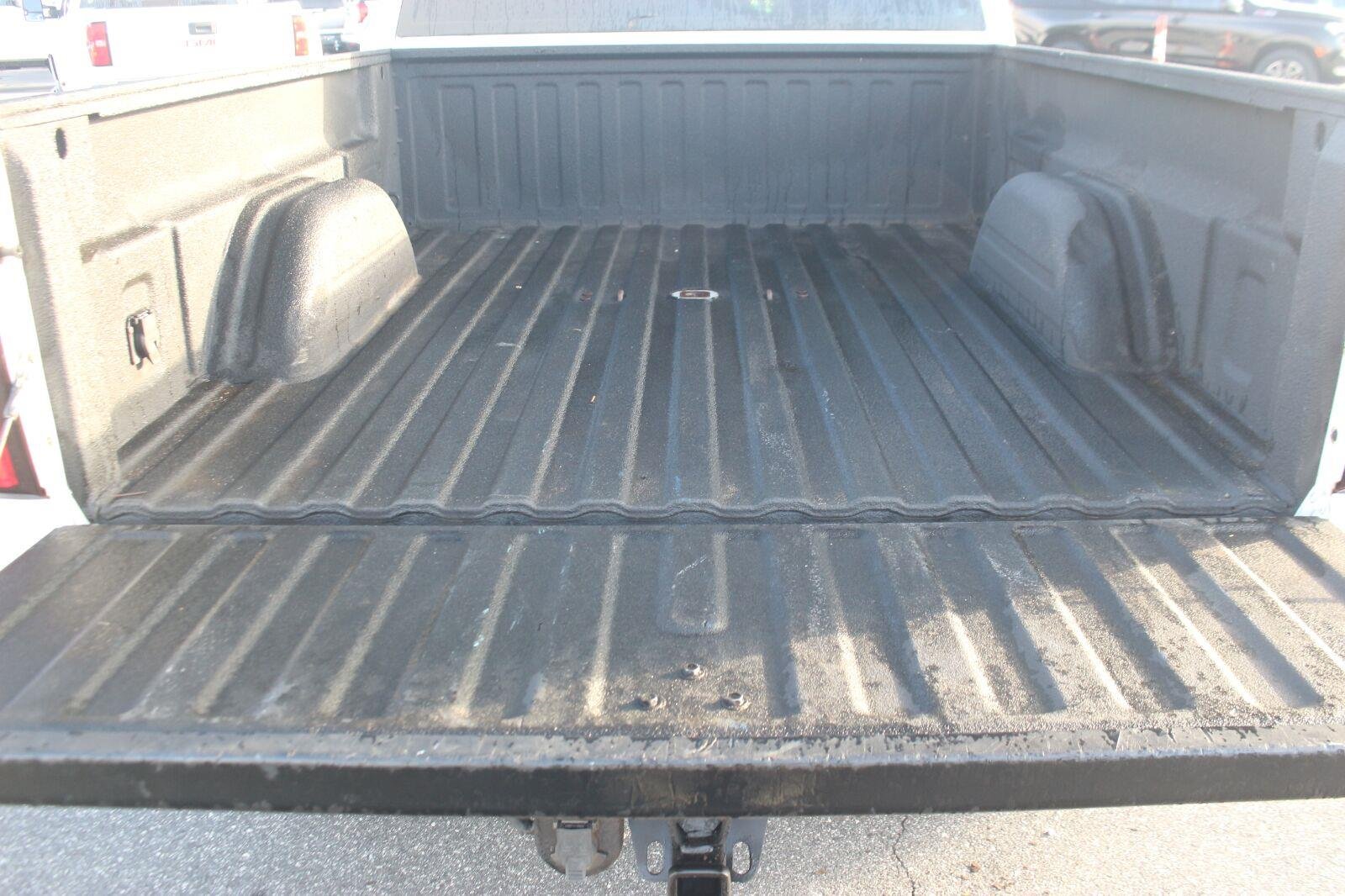 Used 2007 Summit White Chevrolet Work Truck image 12