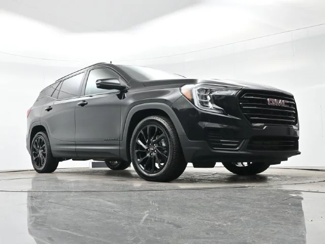 Used 2023 EBONY TWILIGHT METALLIC GMC SLE image 26
