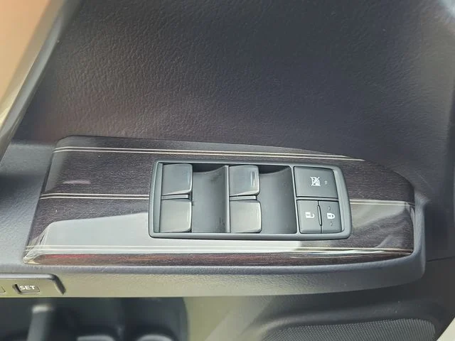 Used 2021  Lexus 460 image 30