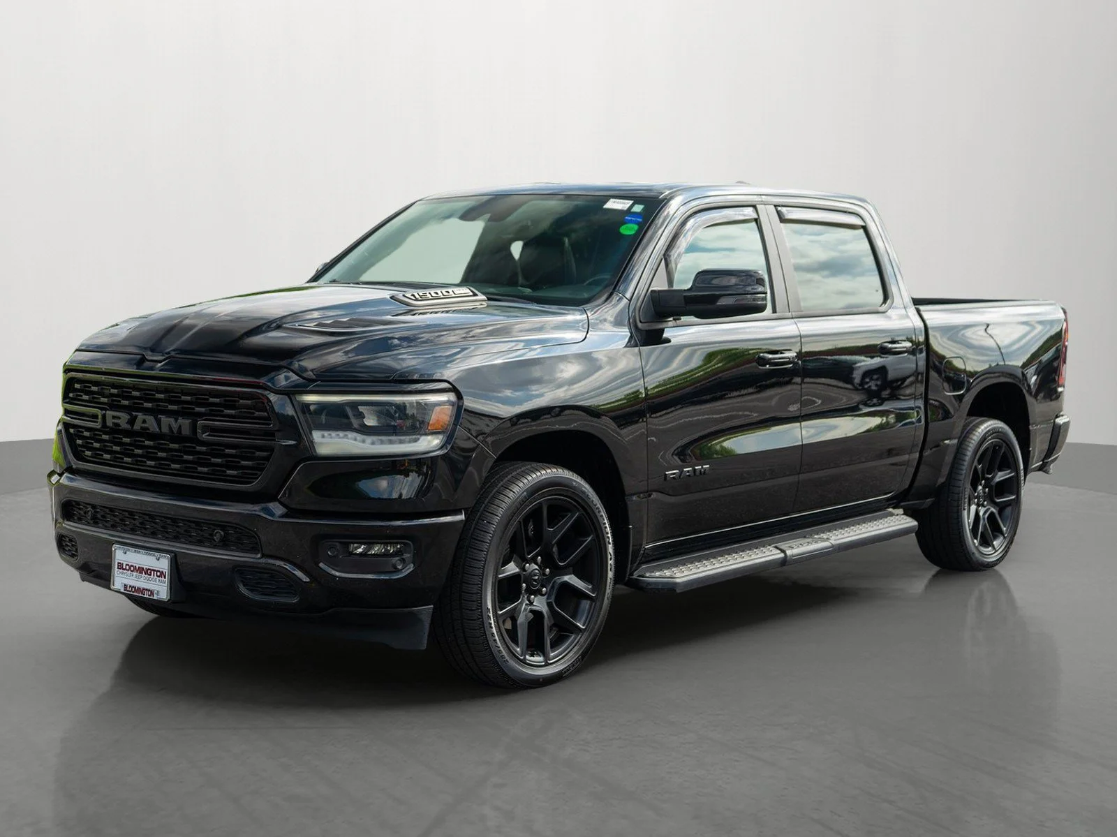 Used 2023 Diamond Black Crystal Pearlcoat Ram Laramie image 3
