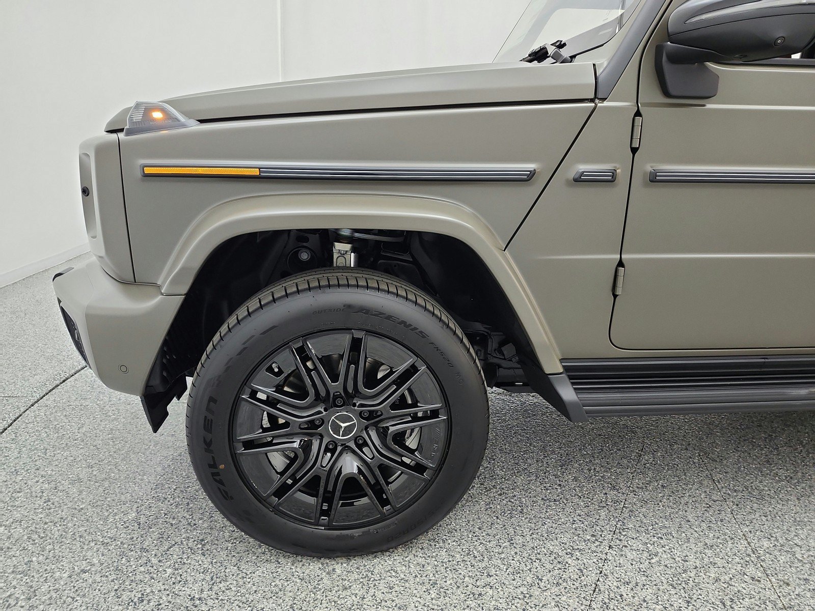 New 2027 MANUFAKTUR Dark Olive Green Magno Mercedes-Benz G 580e SUV image 34