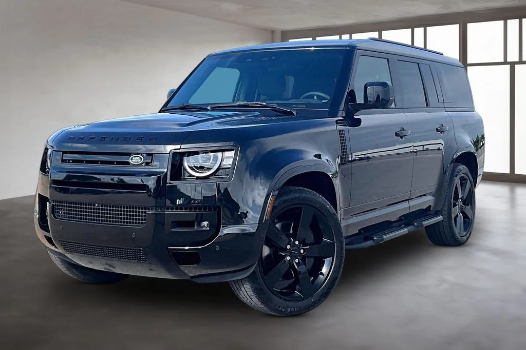 2026 Land Rover Defender 130 X-Dynamic SE P400's photo