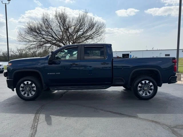 Used 2022 Blue Chevrolet Custom image 4