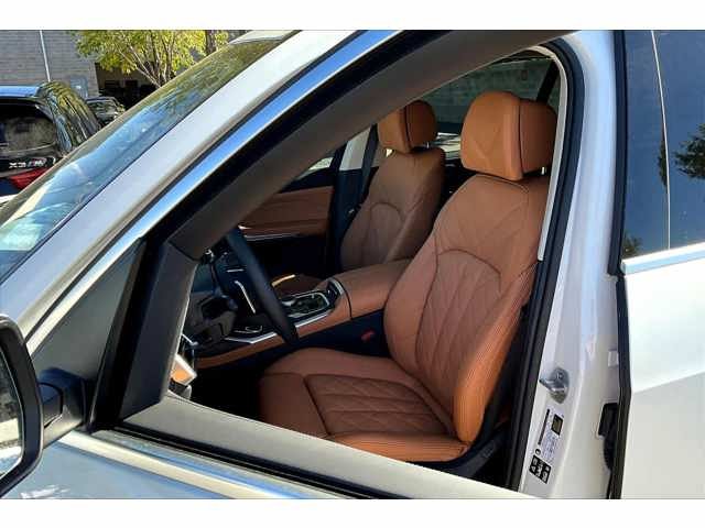 New 2026 Mineral White Metallic BMW xDrive40i image 9