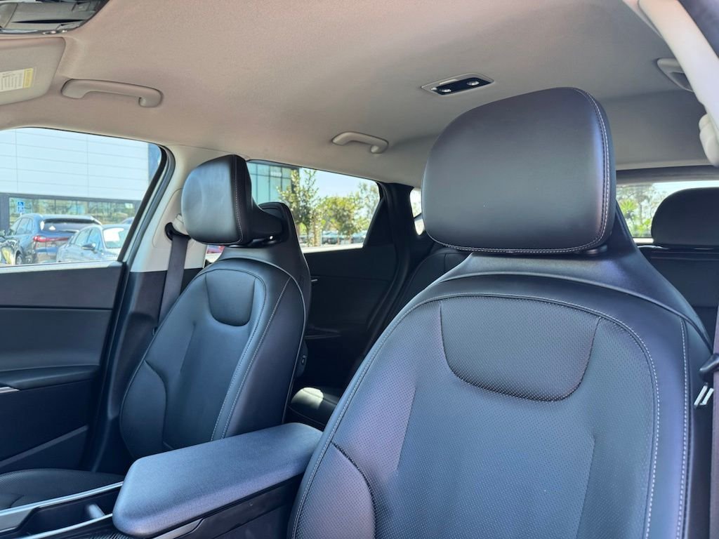 Used 2023 Steel Gray Kia Wind image 17