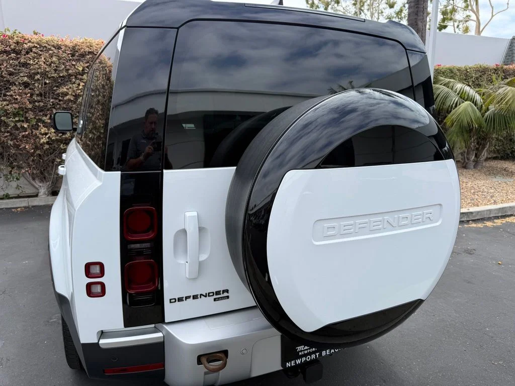 Used 2023 Fuji White Land Rover SE image 10
