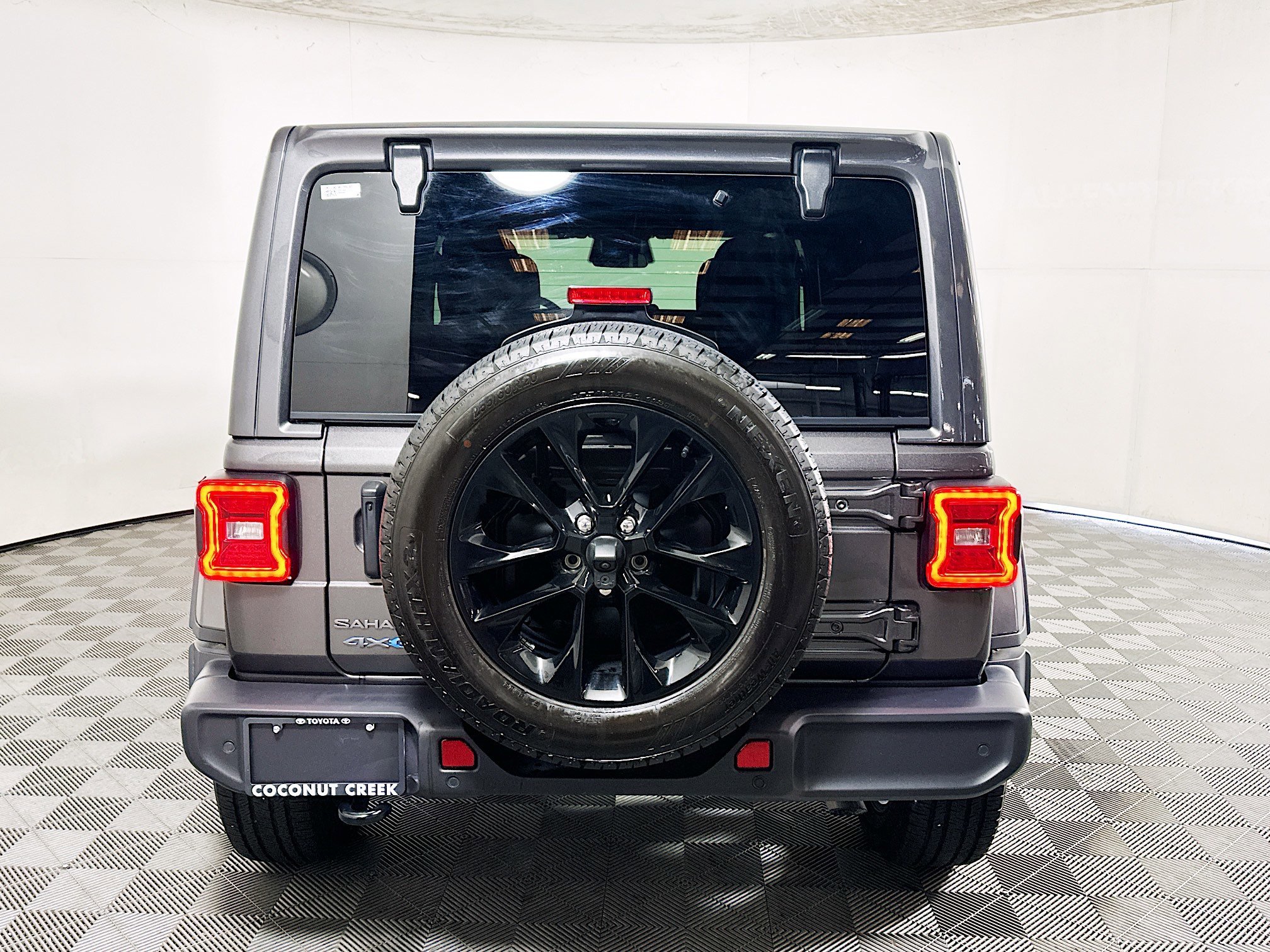 2025 Jeep Wrangler thumbnail 6