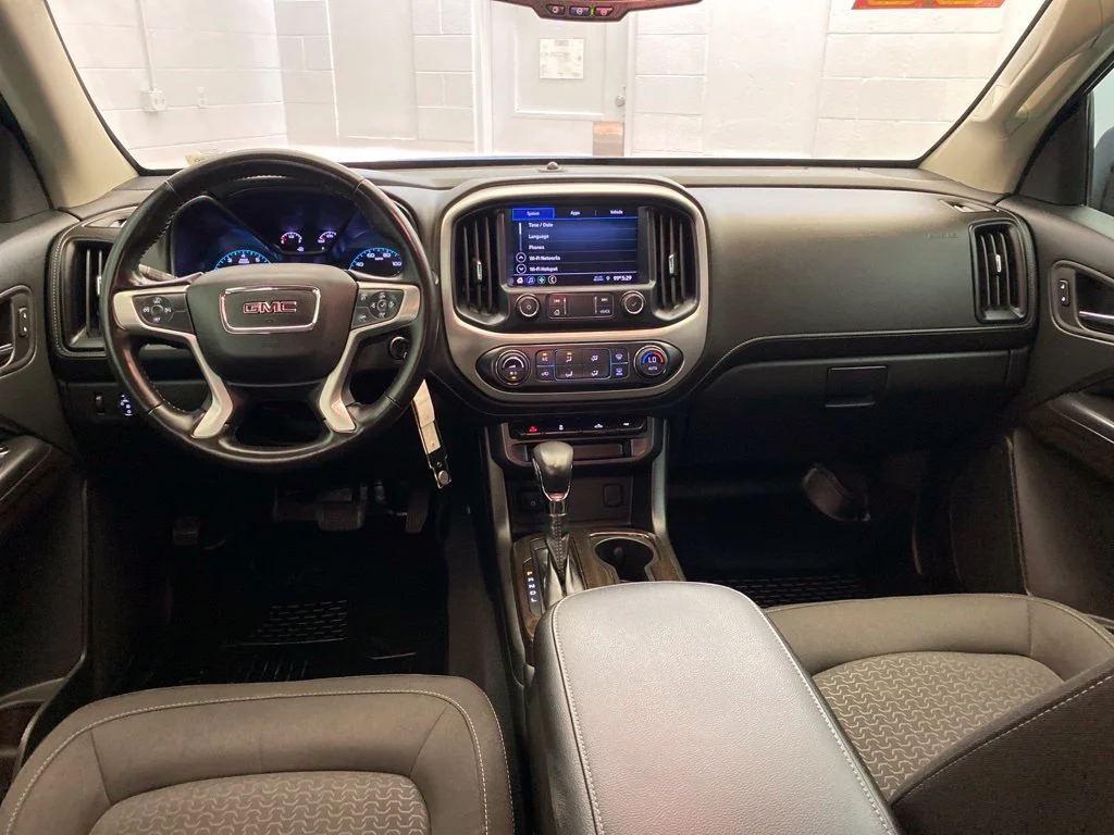 Used 2022 Blue GMC Elevation image 13