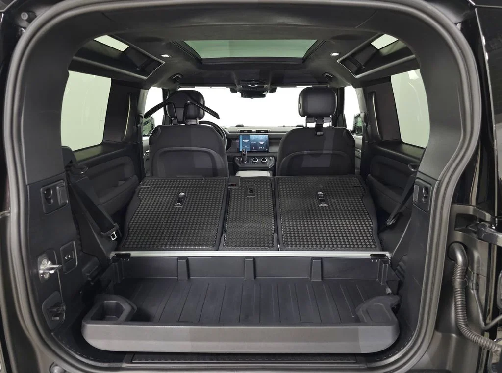 2025 Land Rover Defender V8 - Photo 6