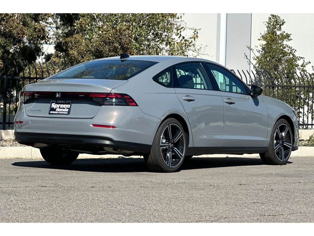 New 2026 Urban Gray Pearl Honda SE image 4