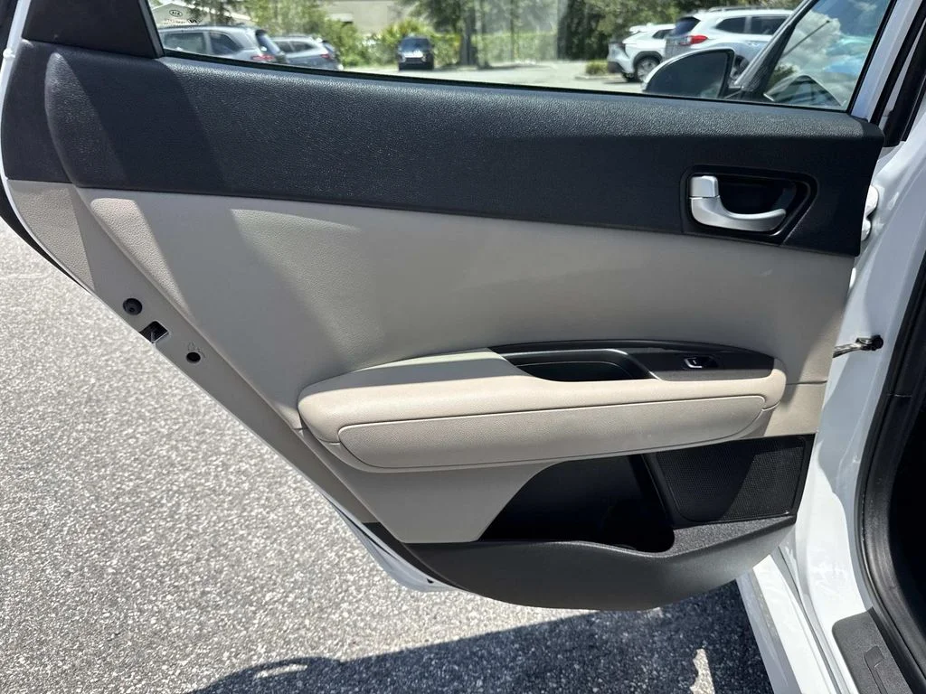 Used 2018 White Kia LX image 13