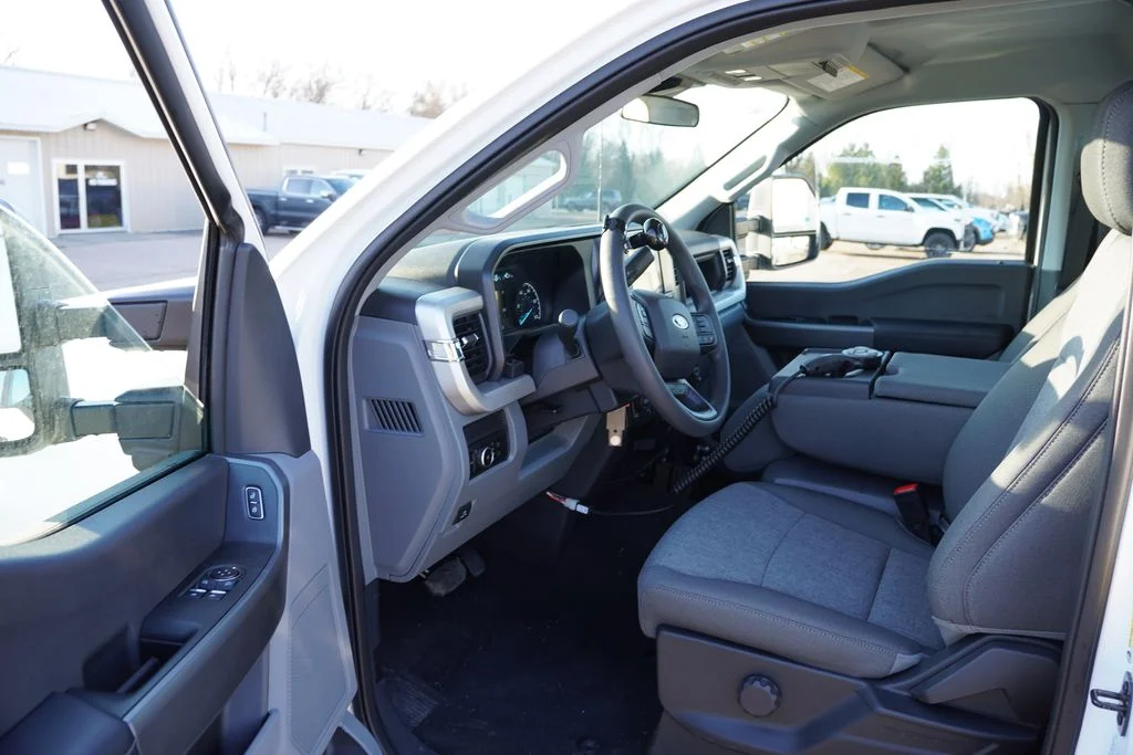 2025 Ford F-350 Super Duty XL - Photo 14
