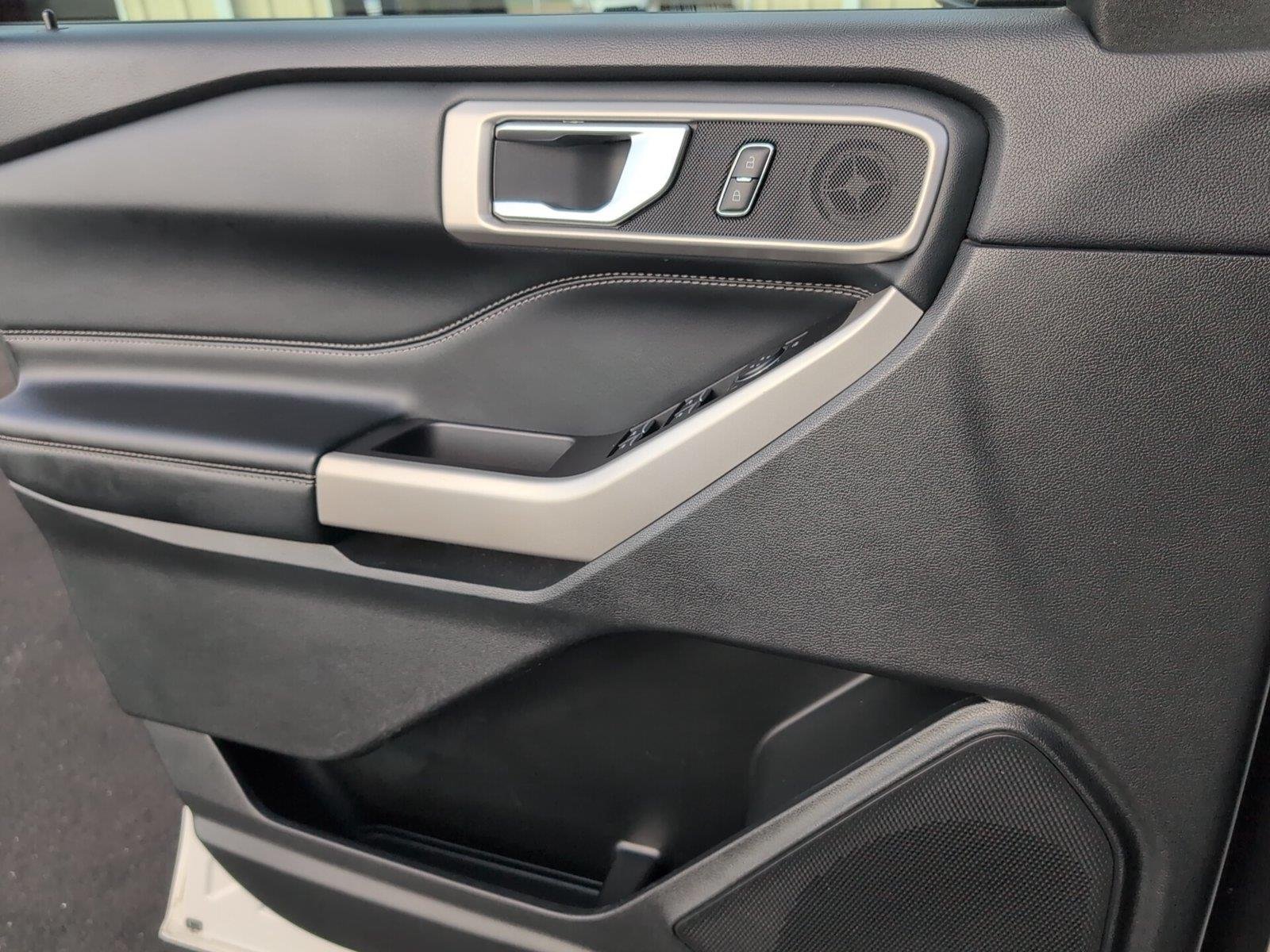 Used 2023 Star White Metallic Tri-Coat Ford XLT image 14