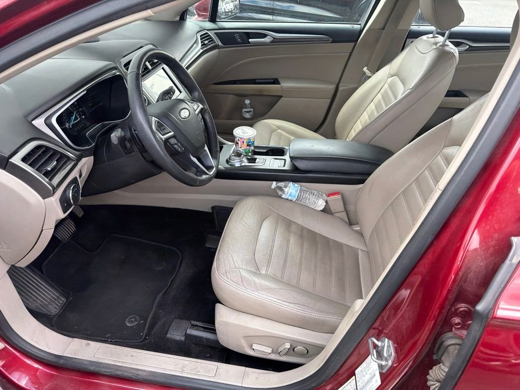 Used 2017 Red Ford SE image 13