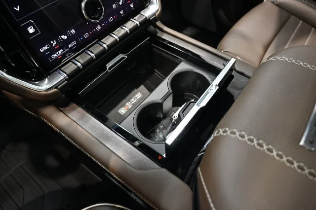 2026 GMC Yukon XL Denali Ultimate - Photo 23