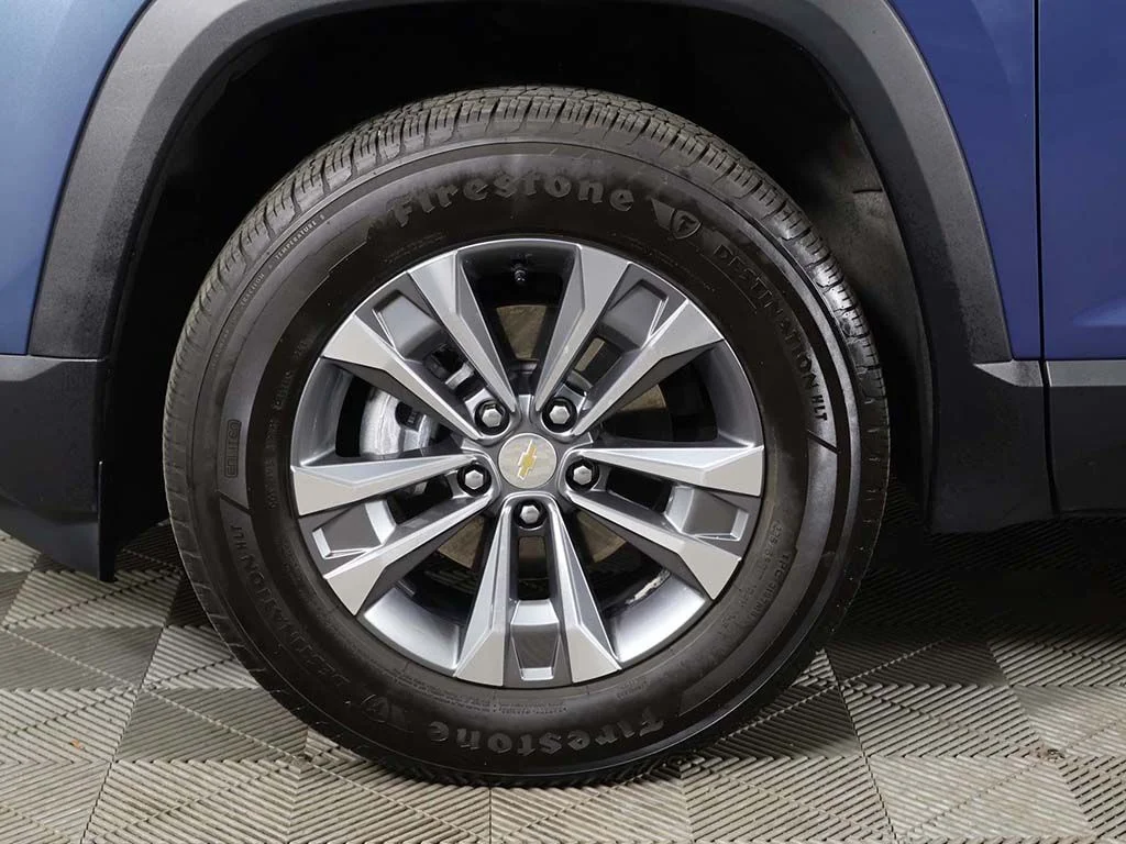 Used 2025 Lakeshore Blue Chevrolet LT image 22