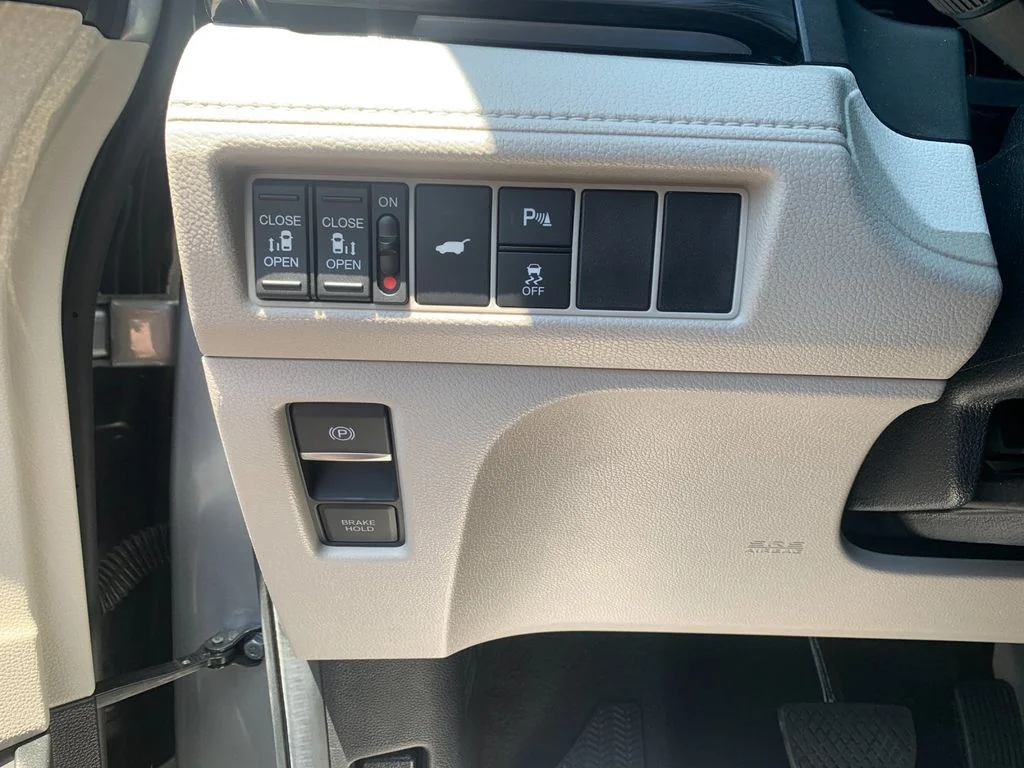 Used 2025 Silver Honda Elite image 30