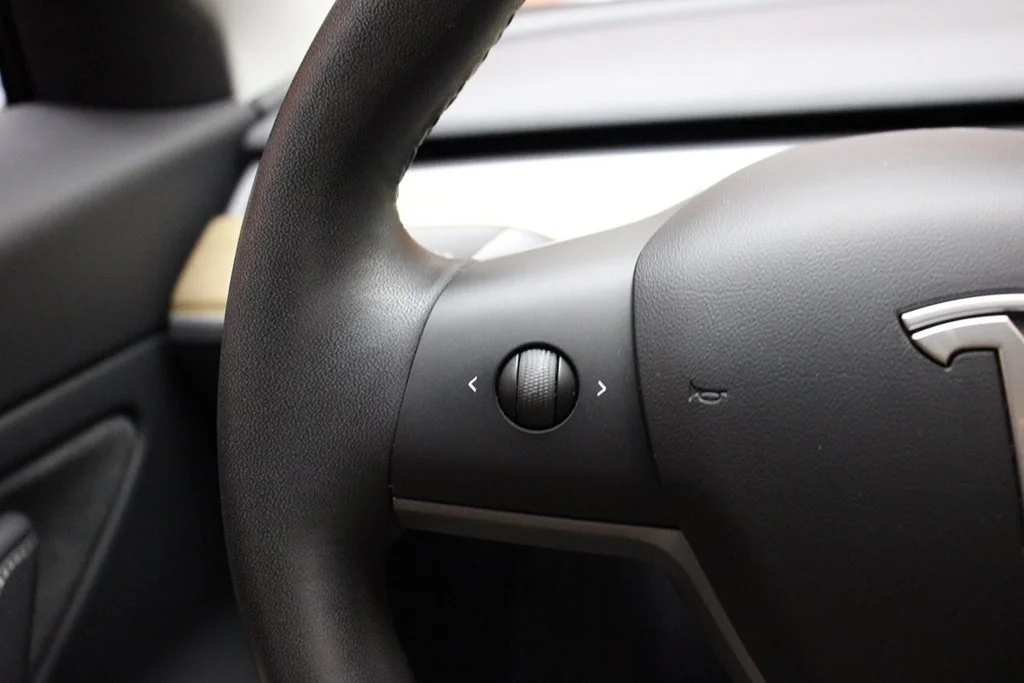 Used 2019 Deep Blue Metallic Tesla  image 40
