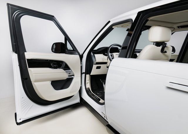 New 2026 Fuji White Land Rover SE image 24