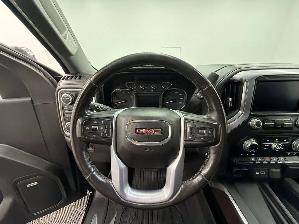 Used 2020 Onyx Black GMC SLT image 4