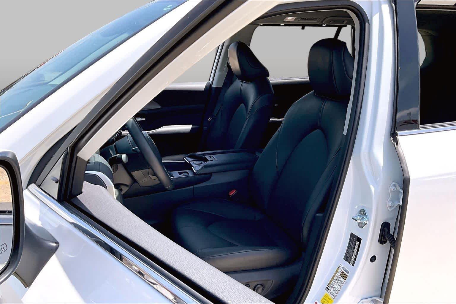 Used 2024 Wind Chill Pearl Toyota Hybrid XLE image 8