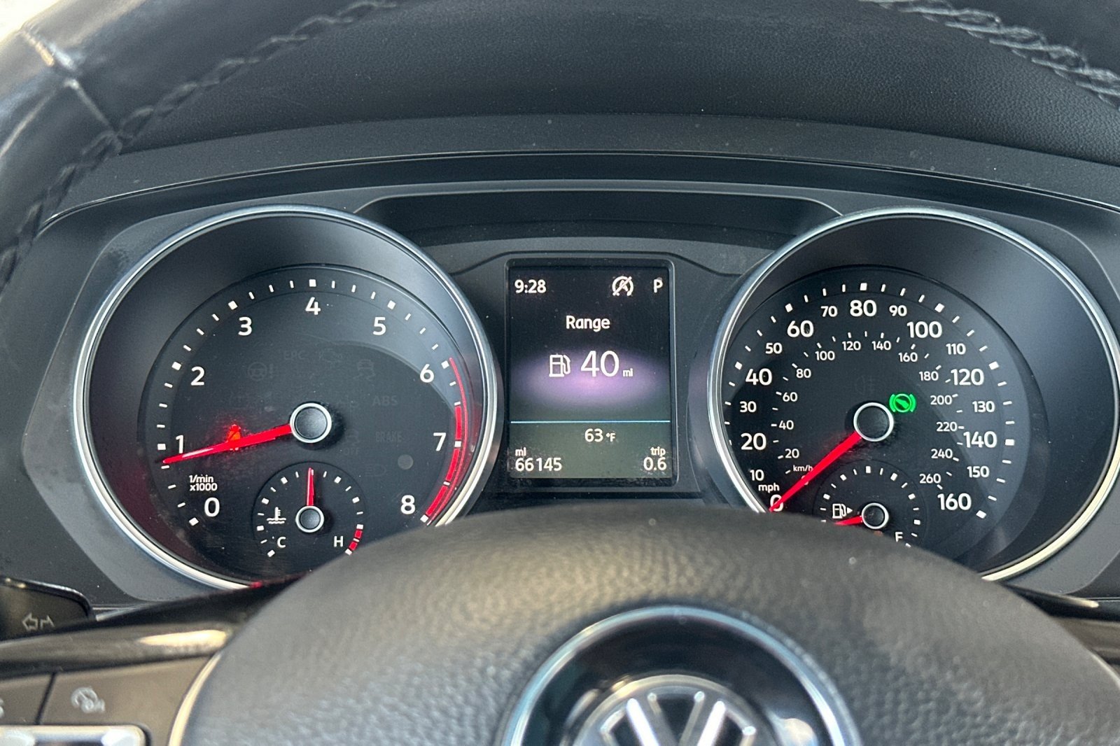 Used 2018 WHITE Volkswagen SEL image 24