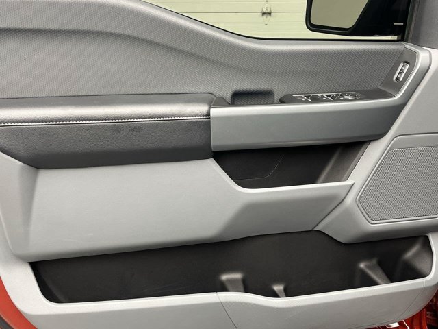 Used 2023 Hot Pepper Red Tinted Clearcoat Ford XLT image 9