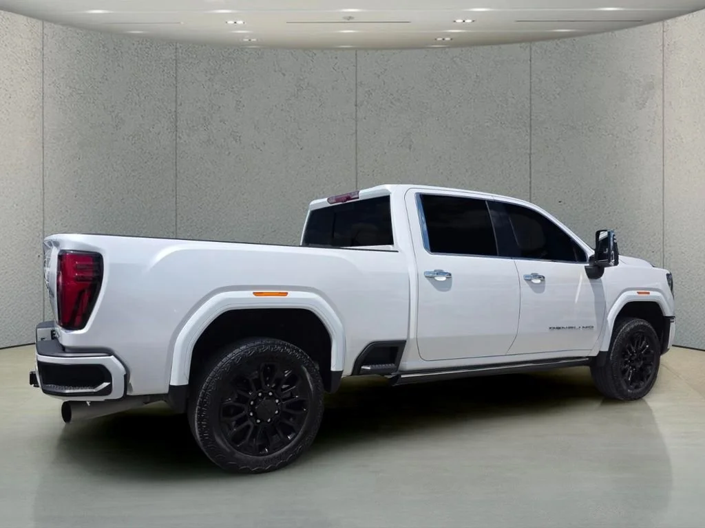 Used 2024 White Frost Tricoat GMC Denali Ultimate image 3