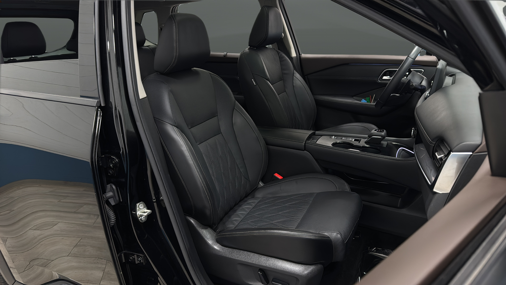 Used 2023 Super Black Nissan Platinum image 23