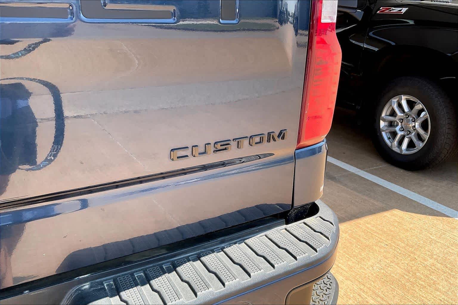 Used 2022 Northsky Blue Metallic Chevrolet Custom image 9